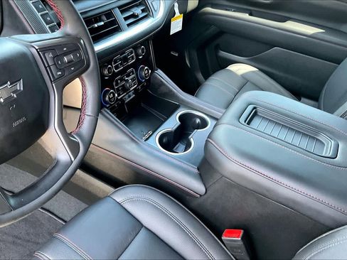 Used 2024 Chevrolet Suburban RST RWD image 16