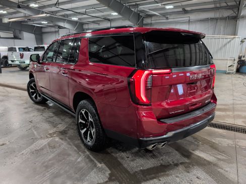 Used 2025 GMC Yukon XL AT4 image 5
