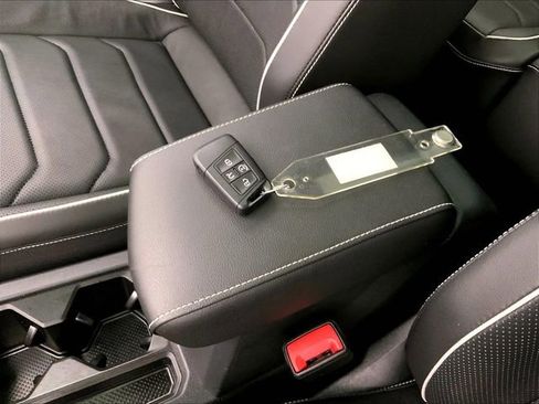 Used 2024 Volkswagen Tiguan SEL R-Line image 11