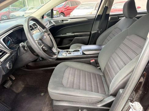Used 2020 Ford Fusion SE FWD image 13