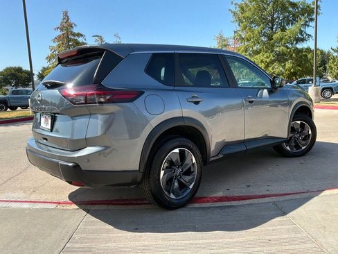 Used 2025 Nissan Rogue SV FWD image 6