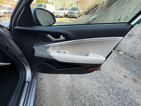 Used 2026 Genesis G70 2.5T image 19