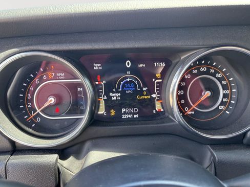 Used 2022 Jeep Wrangler Unlimited Sahara AWD/4WD image 10