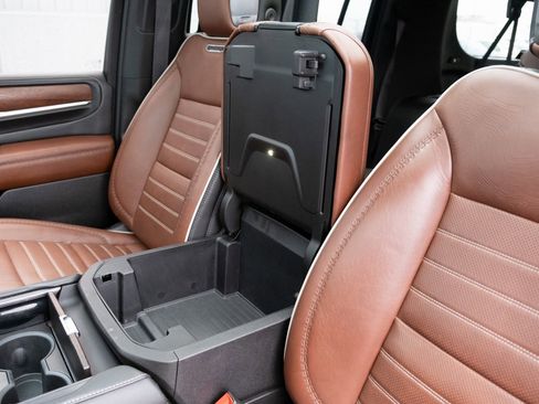 Used 2023 GMC Yukon XL Denali Ultimate image 9