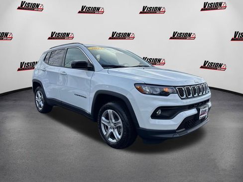 Used 2023 Jeep Compass Latitude image 3
