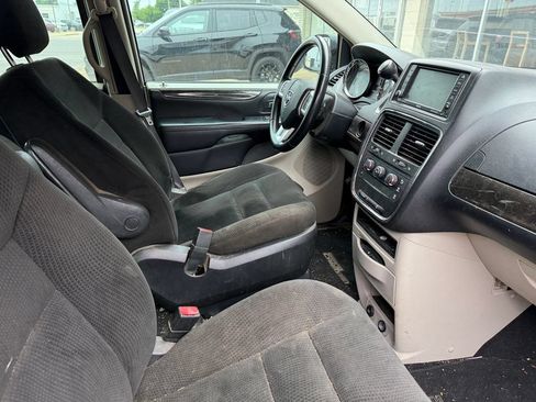 Used 2016 Dodge Grand Caravan American Value Package w/ UConnect Hands-Free Group FWD image 6