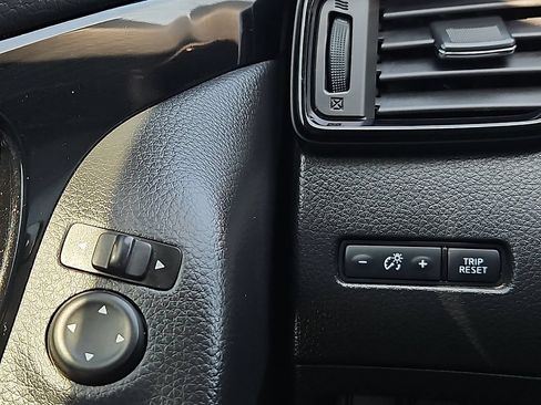 Used 2020 Nissan Rogue Sport SV FWD image 24