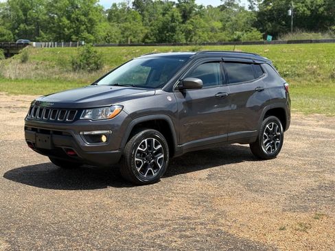 Used 2019 Jeep Compass Trailhawk image 1