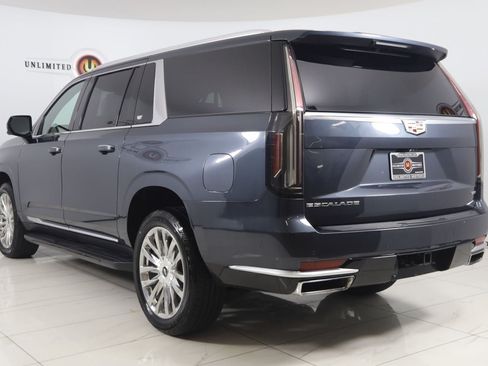 Used 2021 Cadillac Escalade ESV Premium Luxury AWD/4WD image 4