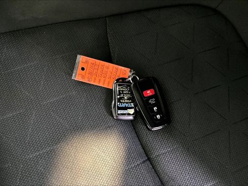 Used 2022 Toyota RAV4 XLE w/ Convenience Package AWD/4WD image 15