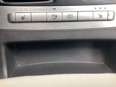 Used 2023 Kia Carnival LX FWD image 33