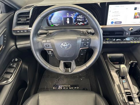 Certified 2025 Toyota Crown Signia AWD/4WD image 13