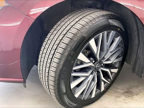Used 2025 Nissan Altima 2.5 SV FWD image 33
