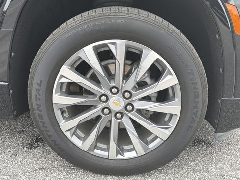 Used 2023 Chevrolet Traverse Premier FWD image 13