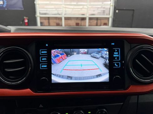 Used 2018 Toyota Tacoma TRD Sport AWD/4WD image 25