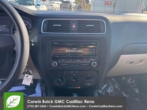 Used 2014 Volkswagen Jetta SE image 17