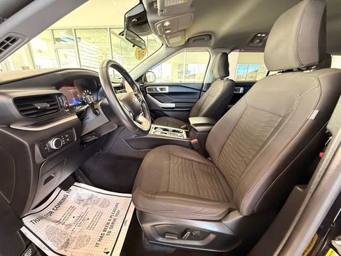 Used 2021 Ford Explorer XLT image 11