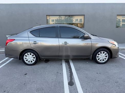 Used 2015 Nissan Versa SV FWD image 10
