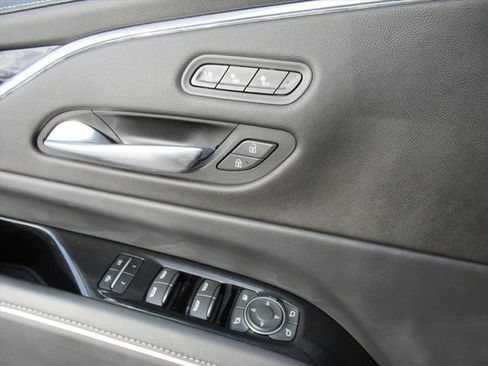 Used 2022 Cadillac Escalade ESV Sport w/ Touring Package image 18