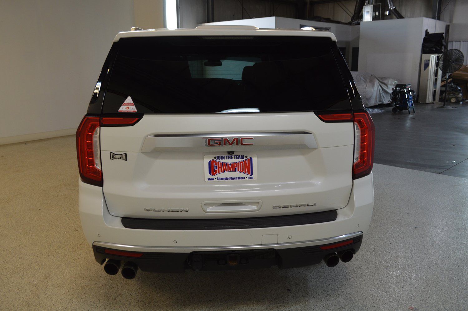 Used 2023 GMC Yukon XL Denali w/ LPO, Floor Liner Package AWD/4WD image 4