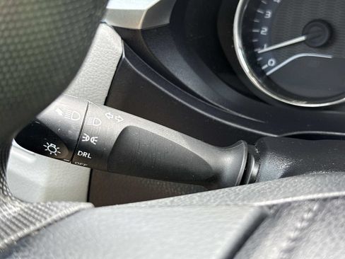 Used 2014 Toyota Corolla LE FWD image 39