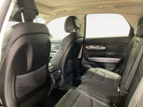 Used 2023 Genesis GV70 2.5T w/ Select Package image 11