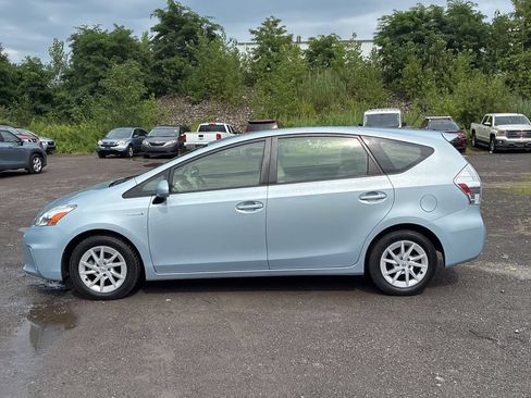 Used 2014 Toyota Prius V Three w/ Preferred Accessory Package FWD image 2