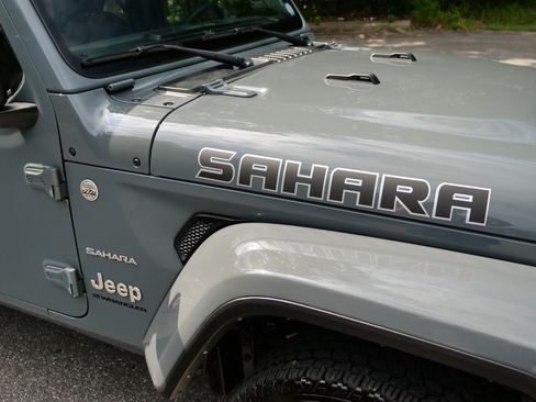 Used 2024 Jeep Wrangler Unlimited Sahara AWD/4WD image 46