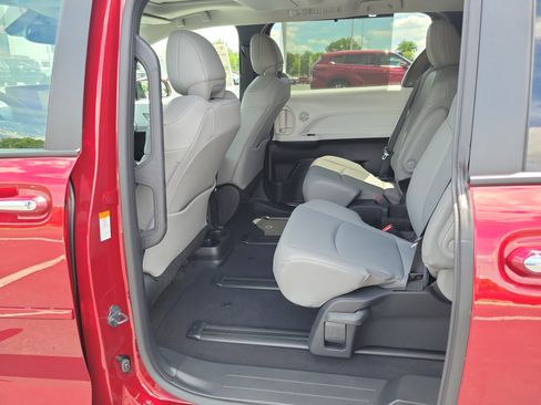 New 2026 Toyota Sienna XLE FWD image 13