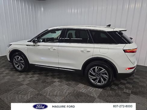 Used 2023 Lincoln Corsair AWD image 5