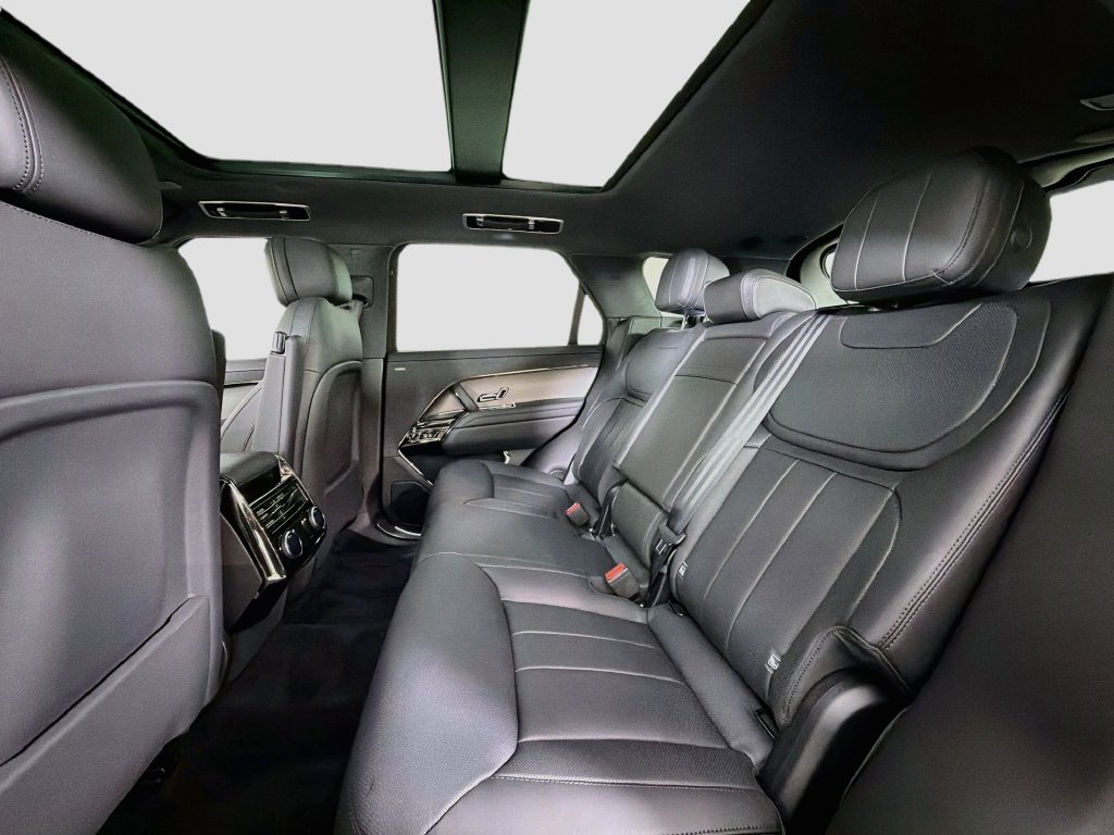 Used 2026 Land Rover Range Rover Sport SE AWD/4WD image 26