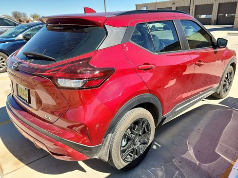 Used 2022 Nissan Kicks SR w/ Premium Package image 4