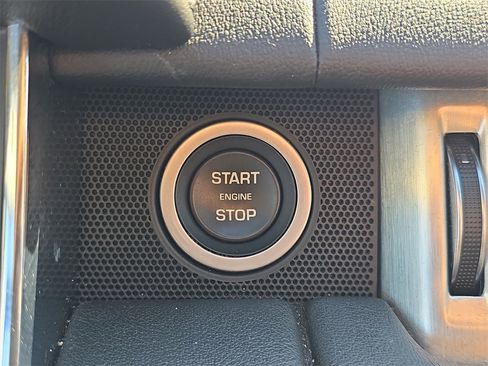 Used 2020 Land Rover Range Rover image 25