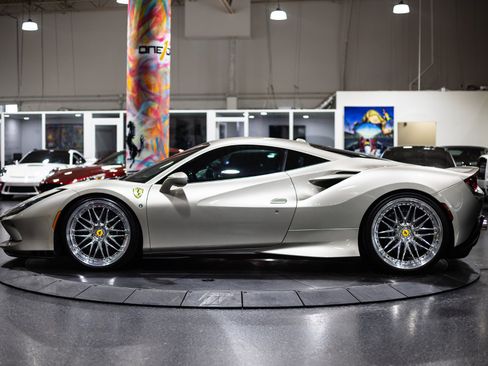 Used 2021 Ferrari F8 Tributo image 15