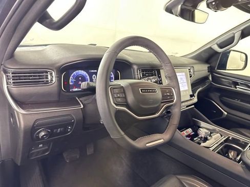 Used 2022 Jeep Wagoneer Series I image 12