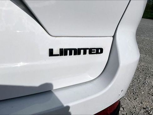 Used 2023 Jeep Grand Cherokee Limited w/ Black Appearance Package image 14