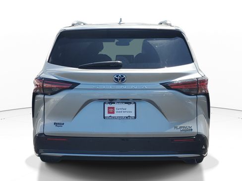 Certified 2023 Toyota Sienna Platinum FWD image 6