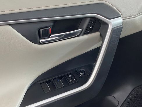 Used 2020 Toyota RAV4 Limited image 24