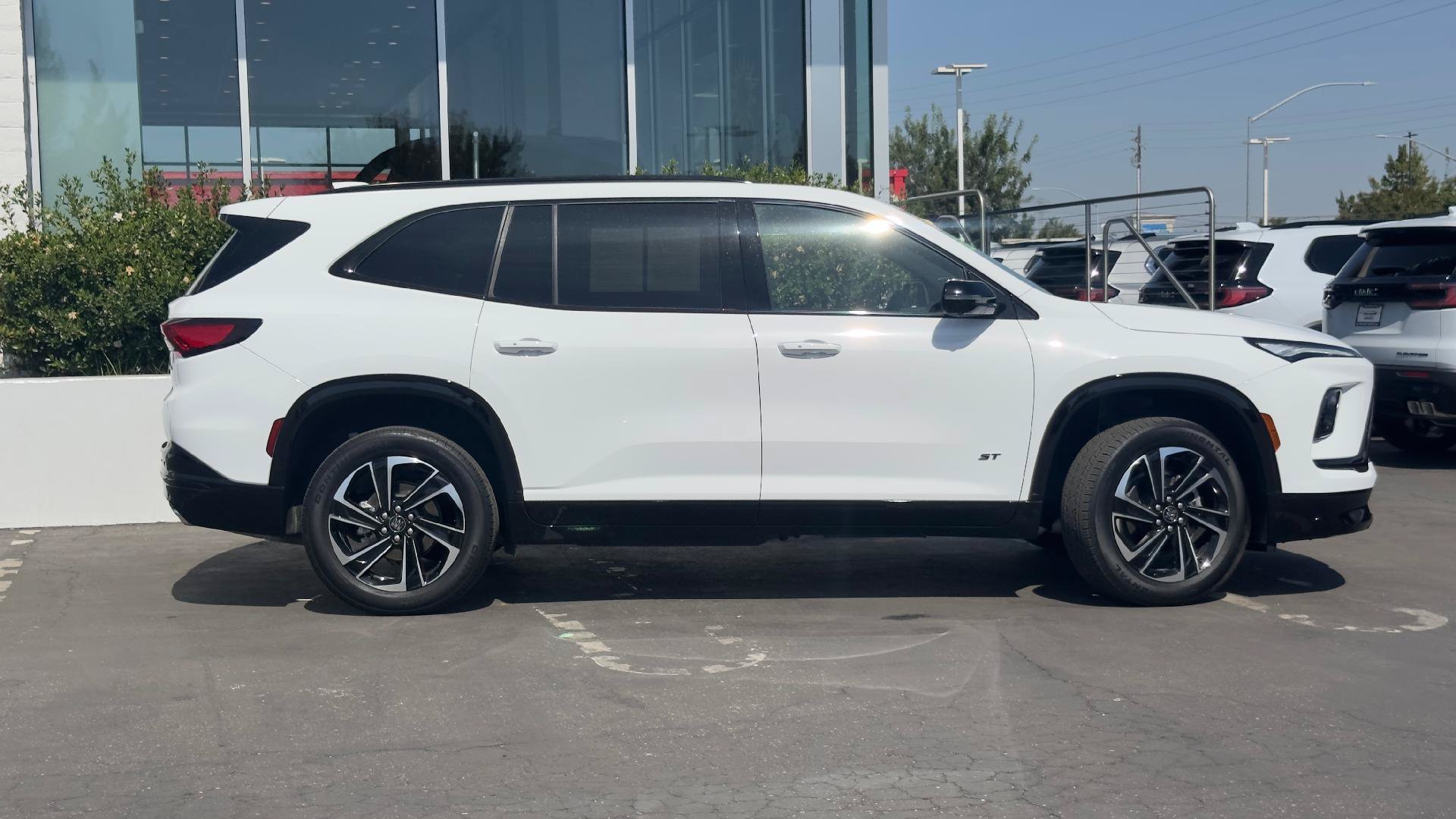 Used 2026 Buick Enclave Sport Touring FWD image 3