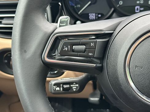 Certified 2025 Porsche Macan AWD/4WD image 27