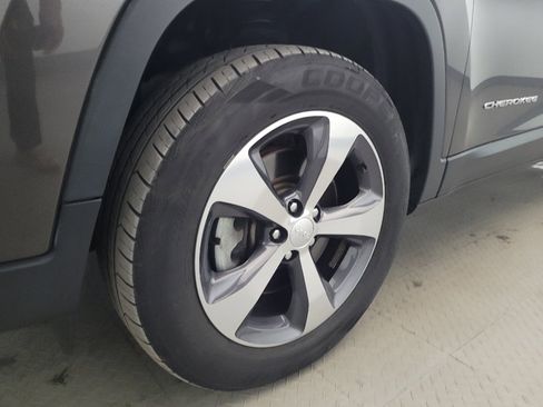 Used 2019 Jeep Cherokee Limited AWD/4WD image 31