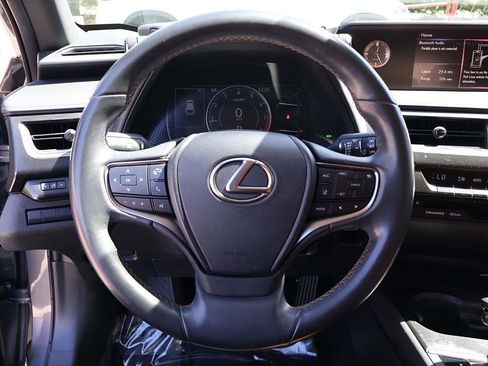 Used 2019 Lexus UX 200 image 43
