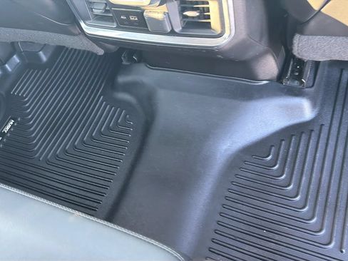 Used 2019 Chevrolet Silverado 1500 LTZ w/ LTZ Premium Package AWD/4WD image 68