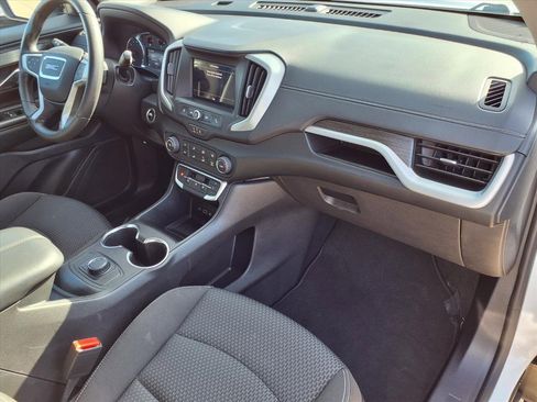 Used 2024 GMC Terrain SLE image 28