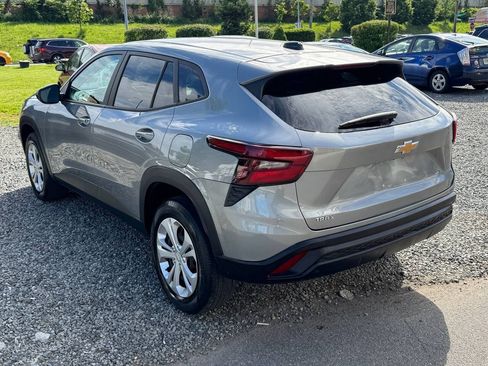Used 2024 Chevrolet Trax LS w/ Driver Confidence Package FWD image 5