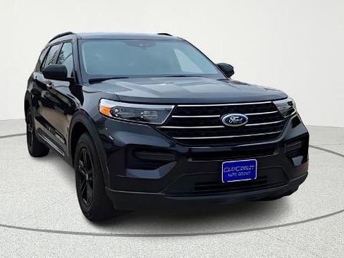 Certified 2024 Ford Explorer XLT image 2