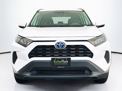 Used 2019 Toyota RAV4 LE image 2