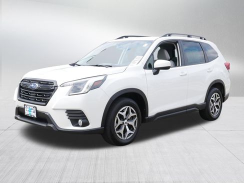 Used 2023 Subaru Forester Premium AWD/4WD image 3