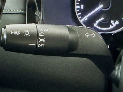 Used 2024 Nissan Pathfinder SV FWD image 12