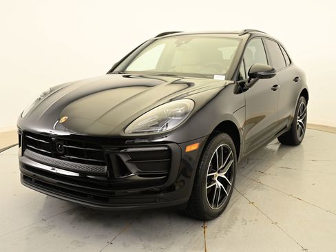 Used 2025 Porsche Macan image 1